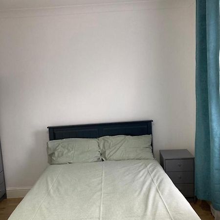 Snug 5-Bedroom Residential Home In Great Λονδίνο Εξωτερικό φωτογραφία